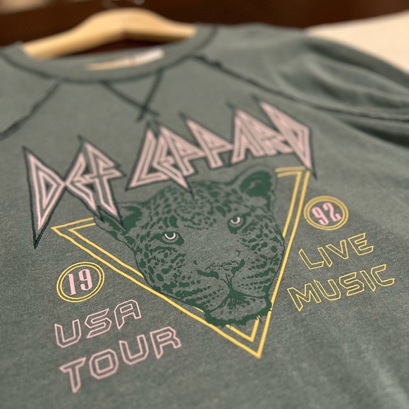 def leppard Tops - Def Leppard Sweatshirt Embroidered Front 90’s Style Distressed Women’s XL